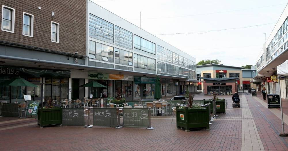 Masked thugs threaten staff at Wythenshawe supermarket before stealing key - www.manchestereveningnews.co.uk - Manchester