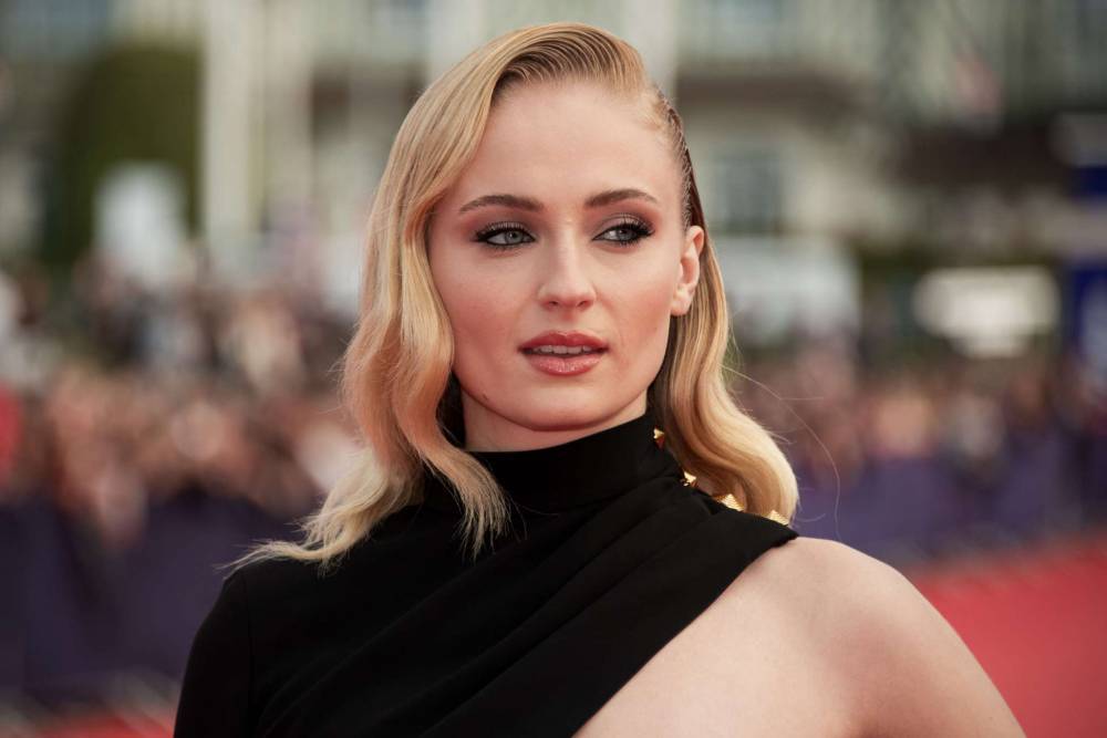 Sophie Turner Claps Back At Commenter Arguing George Floyd Has Received Justice So The Protests Are Not Needed Anymore - celebrityinsider.org