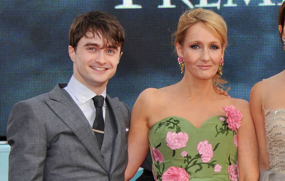 Daniel Radcliffe Responds to J.K. Rowling's Tweets: 'Transgender Women Are Women' - www.justjared.com