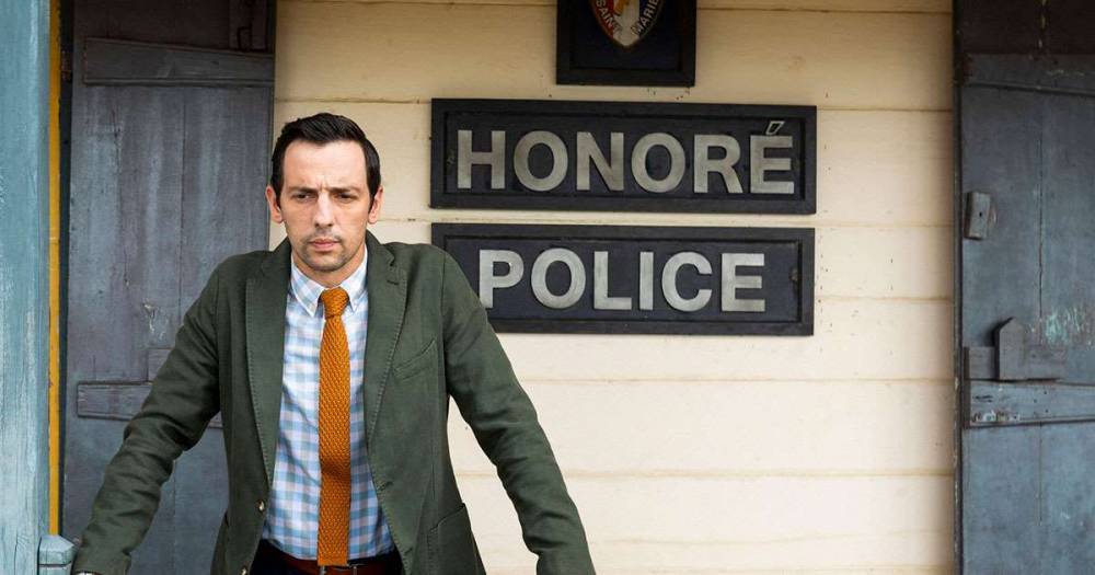Death in Paradise star Ralf Little defends retweeting JK Rowling amid controversy - www.msn.com
