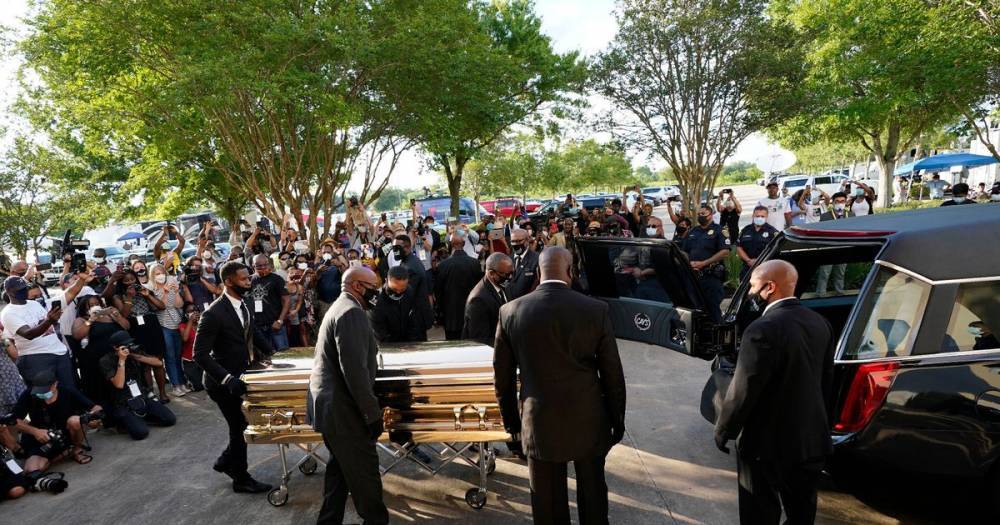 Anti-racism demonstrators plan to take the knee today as George Floyd is buried - www.manchestereveningnews.co.uk - Britain - London - USA - Minneapolis