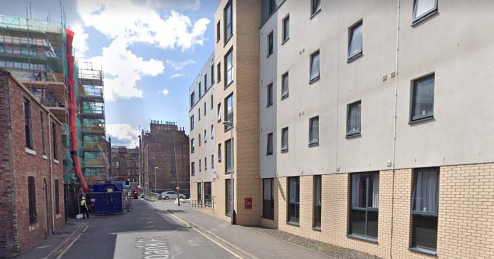 Police probe launched as man dies at Edinburgh flat - www.dailyrecord.co.uk