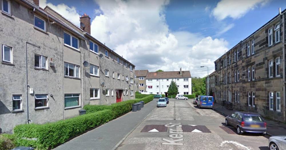 Man dies suddenly at block of flats in Renfrewshire - www.dailyrecord.co.uk - Scotland