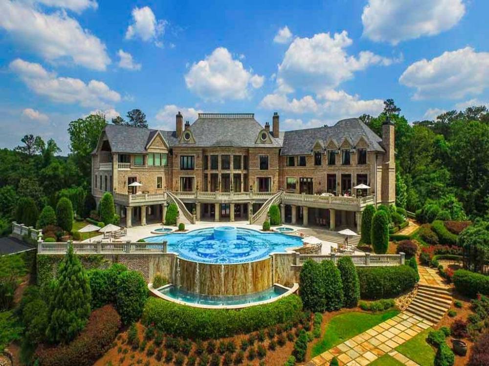 Steve Harvey Buys Tyler Perry’s Atlanta Mansion For $20 Million - etcanada.com