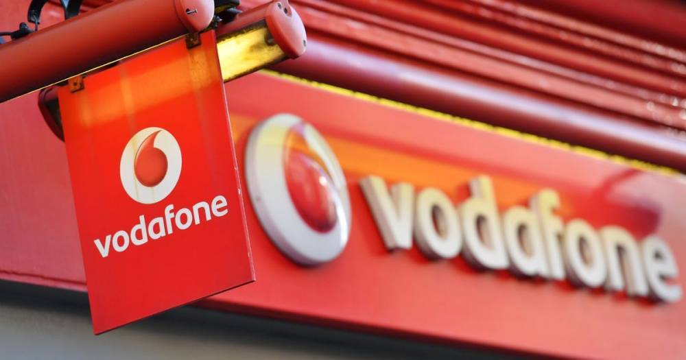 Vodafone and O2 customers unable to make calls as mobile phone networks 'down in UK' - www.dailyrecord.co.uk - Britain