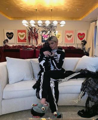 Kylie Jenner Transforms Her Mansion Into A Haunted House For Halloween - etcanada.com - California