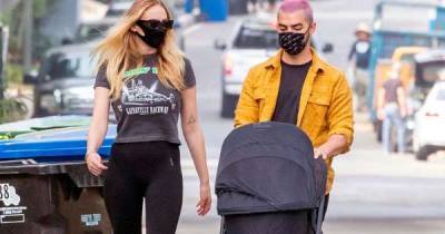 Sophie Turner shows off post-baby body as she Joe Jonas take baby girl Willa for stroll - www.msn.com - Los Angeles