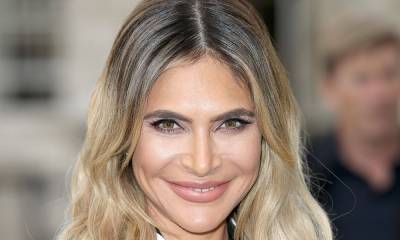 Ayda Field reveals the secret to her incredibly youthful skin - hellomagazine.com