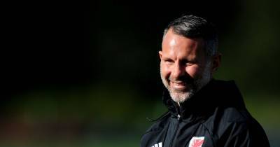 Ryan Giggs could take over at Manchester United on one condition says Mark Hughes - www.manchestereveningnews.co.uk - Manchester - Slovakia