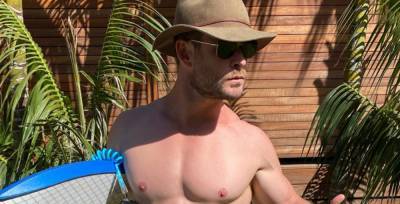Chris Hemsworth Bares Ripped Abs on Vacation with Family & Friends! - www.justjared.com - Australia - India