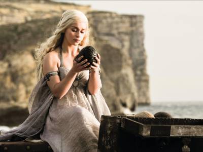 ‘Game of Thrones’ author George RR Martin says TV show made Daenerys scene “worse” - www.nme.com