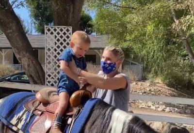 Amanda Kloots And Her Young Son Go Horseback Riding With Olivia Munn - etcanada.com - Los Angeles