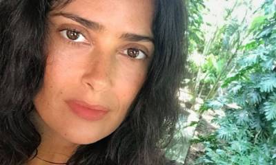Salma Hayek shares stunning selfie from her bath in London home - hellomagazine.com - London - Greece