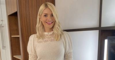 Holly Willoughby shows off her stunning legs in leather skirt on This Morning - copy her look from £9.74 - www.ok.co.uk