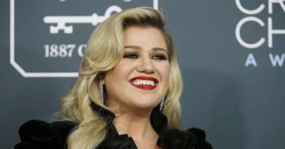 Kelly Clarkson's children are in therapy to help cope with her divorce - www.msn.com