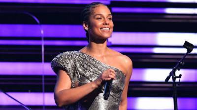 Alicia Keys Delivers Empowering 'Love Looks Better' Performance at 2020 Billboard Music Awards - www.etonline.com
