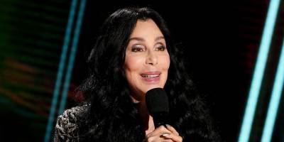 Cher Presents Garth Brooks With Icon Award at Billboard Music Awards 2020 - www.justjared.com - Los Angeles