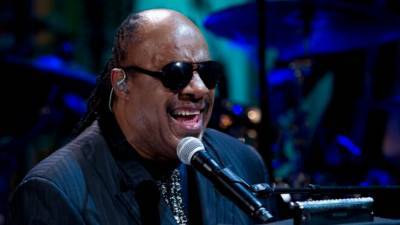 Stevie Wonder gives fans health update after kidney transplant: 'My voice feels great' - www.foxnews.com - county Hand
