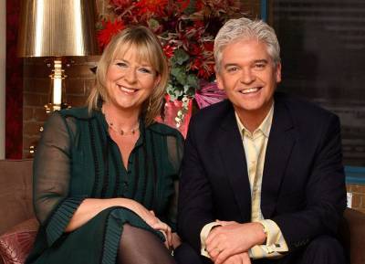 Phillip Schofield claims Fern Britton didn’t text him when he came out - evoke.ie