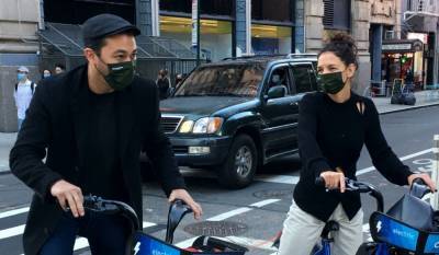Katie Holmes & Her Boyfriend Go Biking in NYC While Wearing Celebs' Favorite Mask! - www.justjared.com - New York