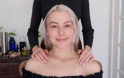 Watch Phoebe Bridgers receive an ASMR massage from YouTuber - www.nme.com