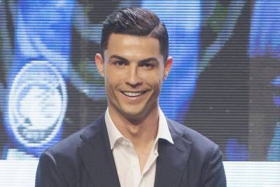 Cristiano Ronaldo tests positive for COVID-19 - www.hollywood.com - Sweden - Portugal