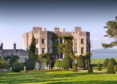 PICS: Stay in Dominic West’s plush Irish castle for €7,000 a night - evoke.ie - Ireland