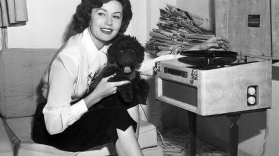 Rhonda Fleming, film star of ‘40s and ‘50s, dies at 97 - abcnews.go.com - New York - Los Angeles - California - state Connecticut - county Douglas - county Burt - county Charlton - city Lancaster, county Burt