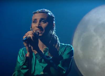 WATCH: Late Late viewers enchanted by Loah’s performance of Dancing in the Moonlight - evoke.ie