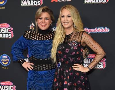 Kelly Clarkson Recalls The Time She Signed An Autograph As Carrie Underwood - etcanada.com