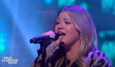 Kelly Clarkson Puts Her Spin On Blake Shelton’s ‘I’m Sorry’ - etcanada.com