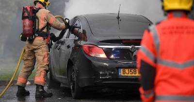 Thick acrid smoke seen billowing into air as flames engulf car - www.manchestereveningnews.co.uk - county Oldham