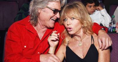 Goldie Hawn and Kurt Russell pose in adorable bedroom snap inside LA home - www.msn.com