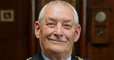 Tributes paid to two-time mayor, army veteran and former firefighter following his death - www.manchestereveningnews.co.uk
