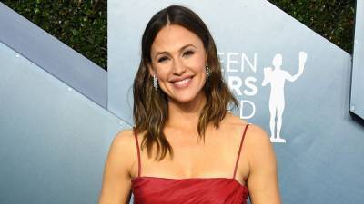 Jennifer Garner on How Her Mother Grew Up in Poverty, Fame and Being Married in Hollywood - www.etonline.com - New York - Hollywood - Oklahoma