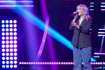 ‘The Voice’: Singer Cami Clune’s ‘Mesmerizing’ Bon Iver Cover Results In Rare 4-Chair Turn - etcanada.com - New York - Ohio - county Buffalo