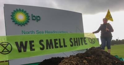 'We smell sh**e' Extinction Rebellion Scotland dump massive pile of poo outside BP headquarters in dirty protest - www.dailyrecord.co.uk - Scotland - city Aberdeen