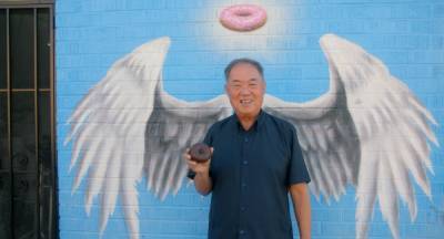 ‘The Donut King’ Trailer: A Cambodian Man Lives The American Dream In New Doc From Producer Ridley Scott - theplaylist.net - USA - Cambodia