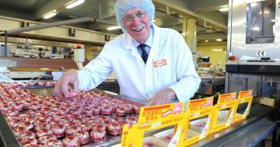 Tunnock's donate treats as volunteers deliver 7000 bags of Halloween goodies to kids - www.dailyrecord.co.uk