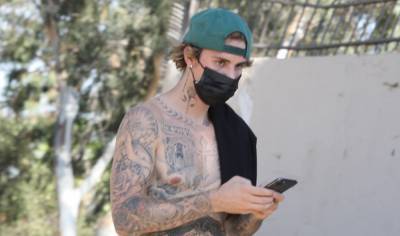Justin Bieber Goes Shirtless for a Hike After Working Out at the Gym - www.justjared.com - Los Angeles
