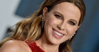 Kate Beckinsale sends support to Chrissy Teigen and reveals she suffered miscarriage at 20 weeks - www.msn.com