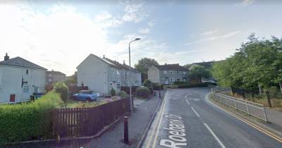 Cops launch attempted murder probe after man stabbed in Barrhead - www.dailyrecord.co.uk - Scotland