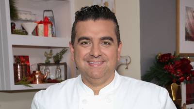Buddy Valastro Attempts to Ice a Cake With His Left Hand After Injury - www.etonline.com