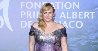 Rebel Wilson shows off weight loss in new pictures taken with younger sister Annachi - www.msn.com