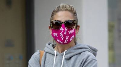 Sarah Michelle Gellar Wears 'Vote' Mask While Out on Coffee Run - www.justjared.com - Los Angeles