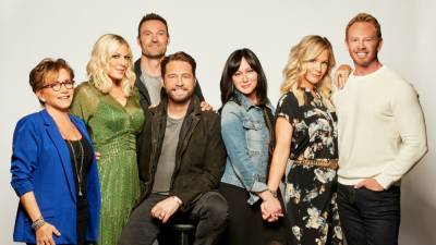 Tori Spelling, Jennie Garth and More Celebrate 30th Anniversary of '90210' - www.etonline.com