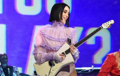Watch St. Vincent join gamer Abby Russell to play ‘Fortnite’ - www.nme.com - county Russell