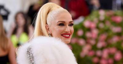 Gwen Stefani looks stunning with red hair in incredible throwback photo - www.msn.com