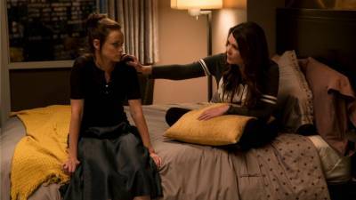 'Gilmore Girls: A Year in the Life' to Air on The CW This Thanksgiving - www.etonline.com