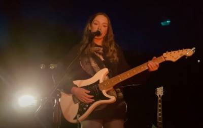 Watch Holly Humberstone play songs from her debut EP for Guitar.com Live - www.nme.com